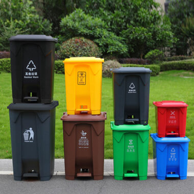 Foot pedal medical waste bin 