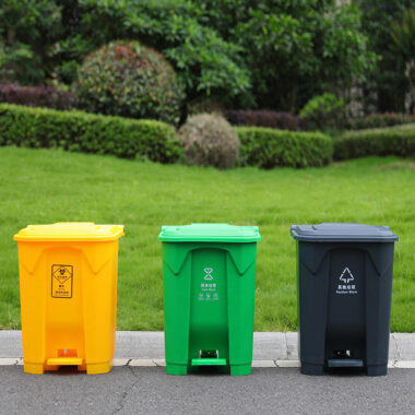 Foot pedal medical waste bin 