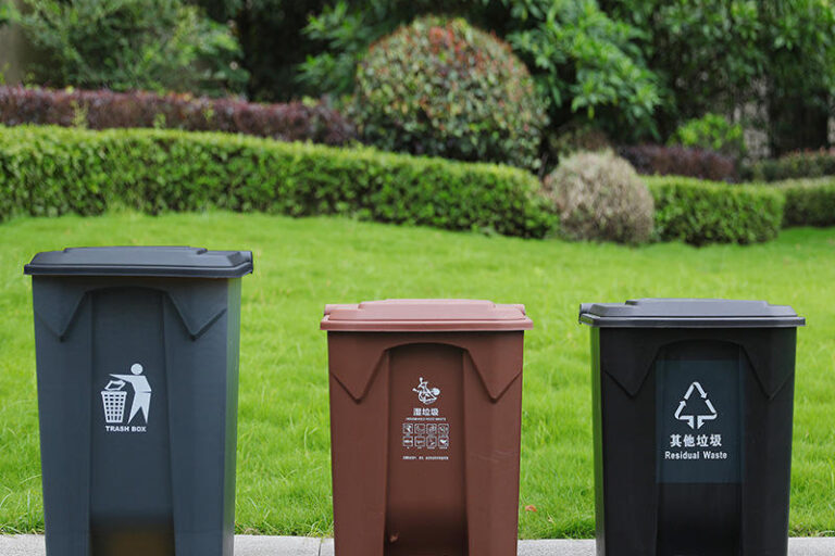 Foot pedal medical waste bin