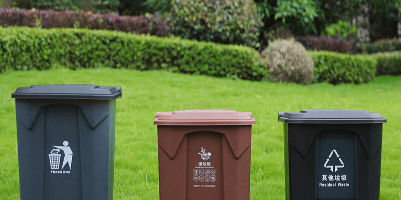 Foot pedal medical waste bin