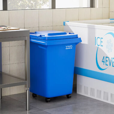 30L outdoor plastic wheelie binCompact and practical 30L plastic wheelie bin with a hand-open flat lid and four wheels, designed for easy waste disposal in residential and outdoor environments.

