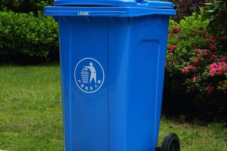 heavy-duty wheelie bin for public waste