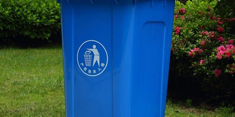 heavy-duty wheelie bin for public waste