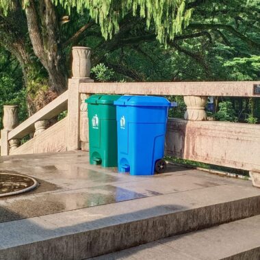 70L outdoor wheelie bin with foot 