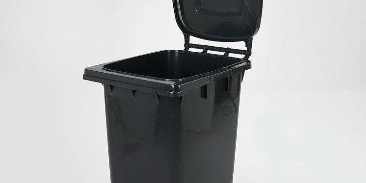 240L plastic wheelie bin with lid