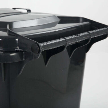 240L plastic wheelie bin with lid 