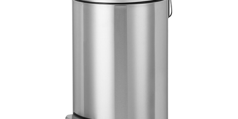 Stainless steel pedal bin with bamboo lid