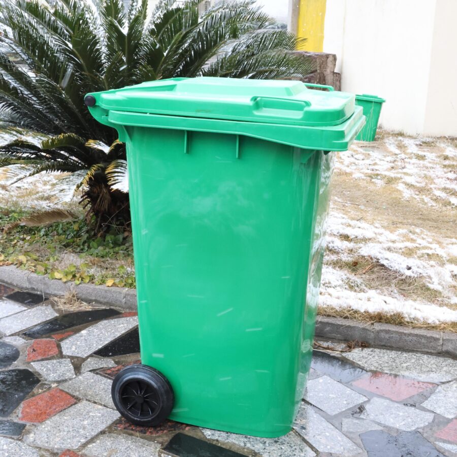 outdoor wheelie garbage bin
