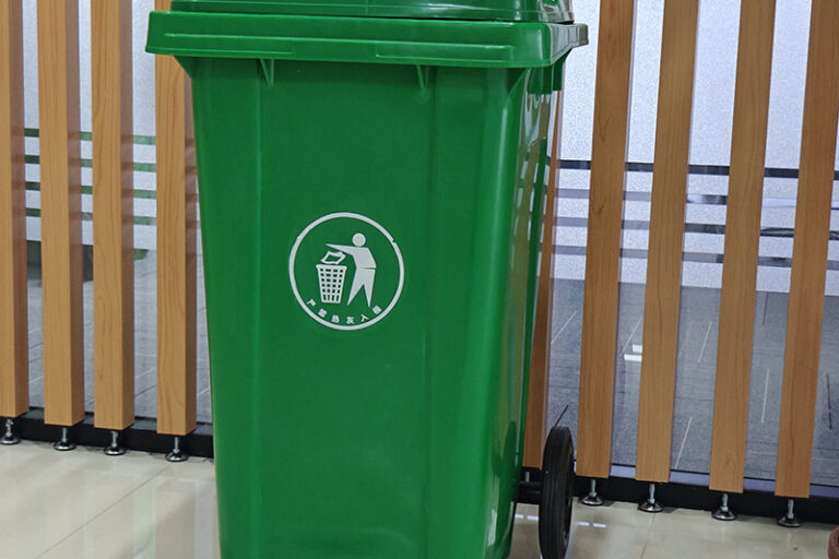 Plastic wheelie dustbins in 100L