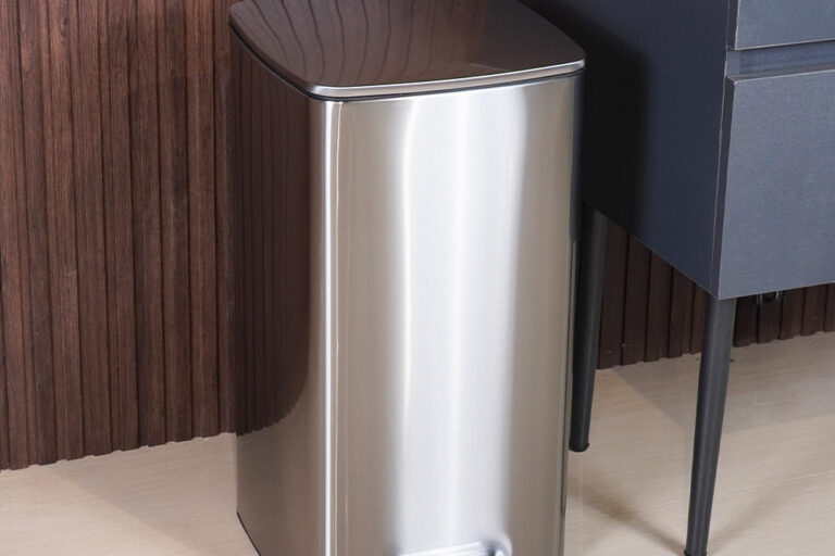 Stainless steel square pedal trash can