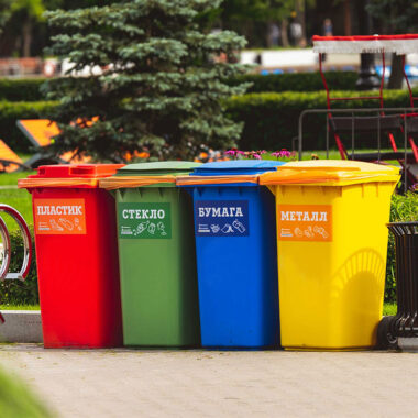 240L outdoor plastic wheelie bin