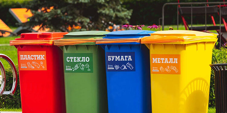 240L outdoor plastic wheelie bin