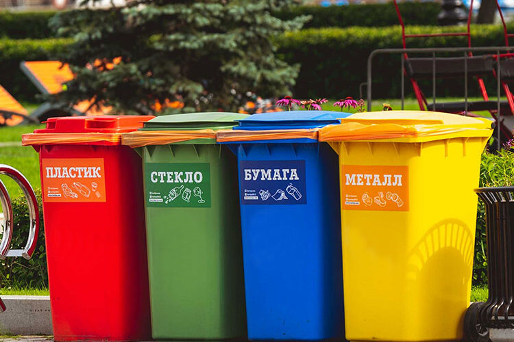 240L outdoor plastic wheelie bin